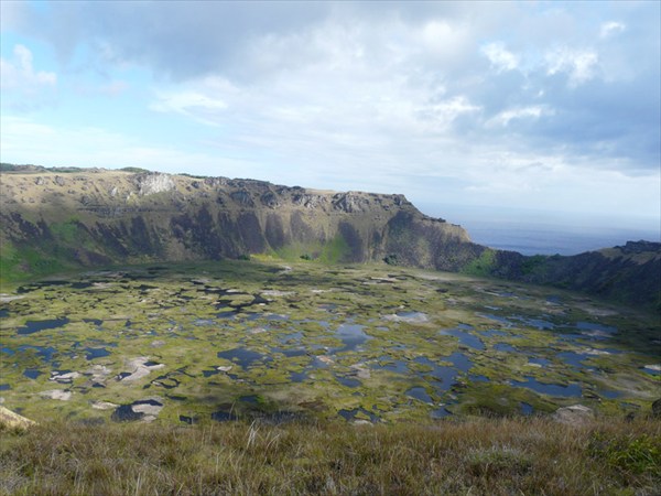 кратер вулкана Рано-Кау